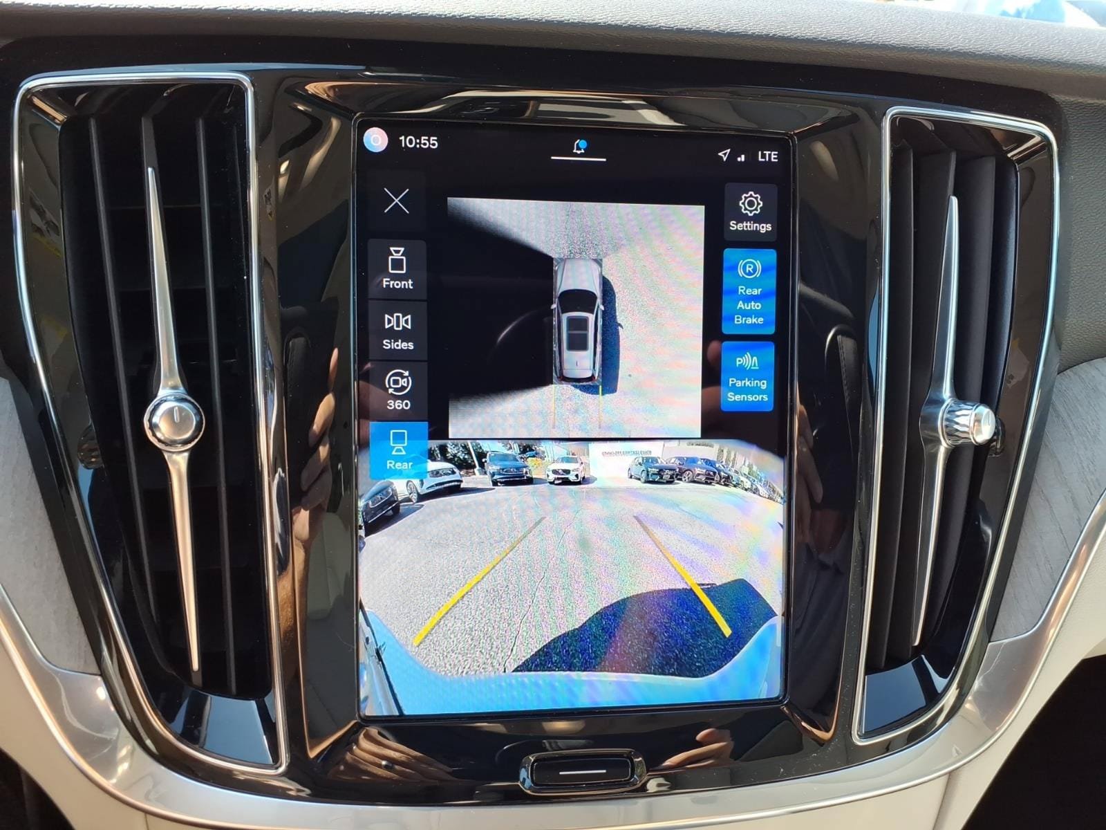 Certified 2025 Volvo V60 B5 Cross Country Plus AWD/4WD image 21