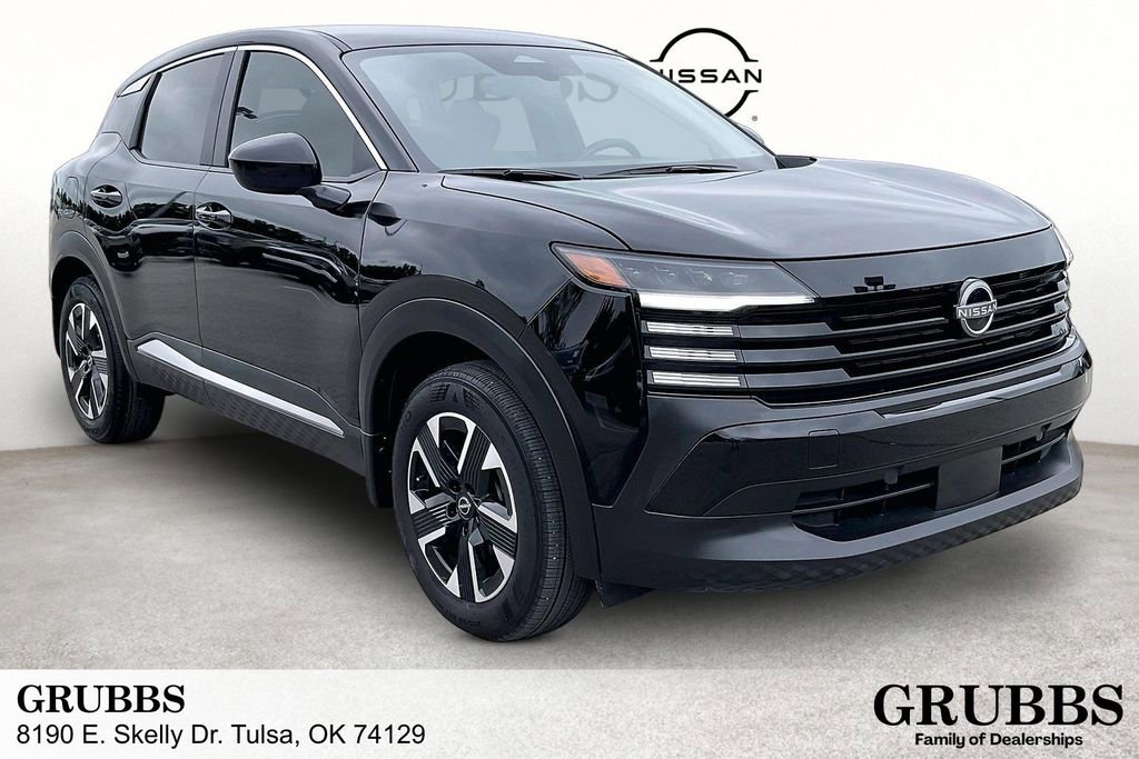 Used 2025 Nissan Kicks SV AWD/4WD image 1