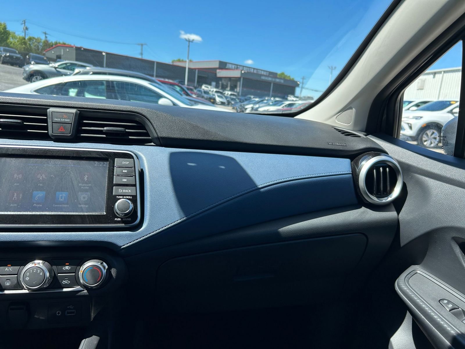 Used 2025 Nissan Versa SV FWD image 30
