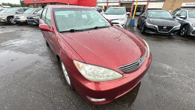 Used 2005 Toyota Camry XLE w/ VSC & Side Airbag Pkg FWD image 3
