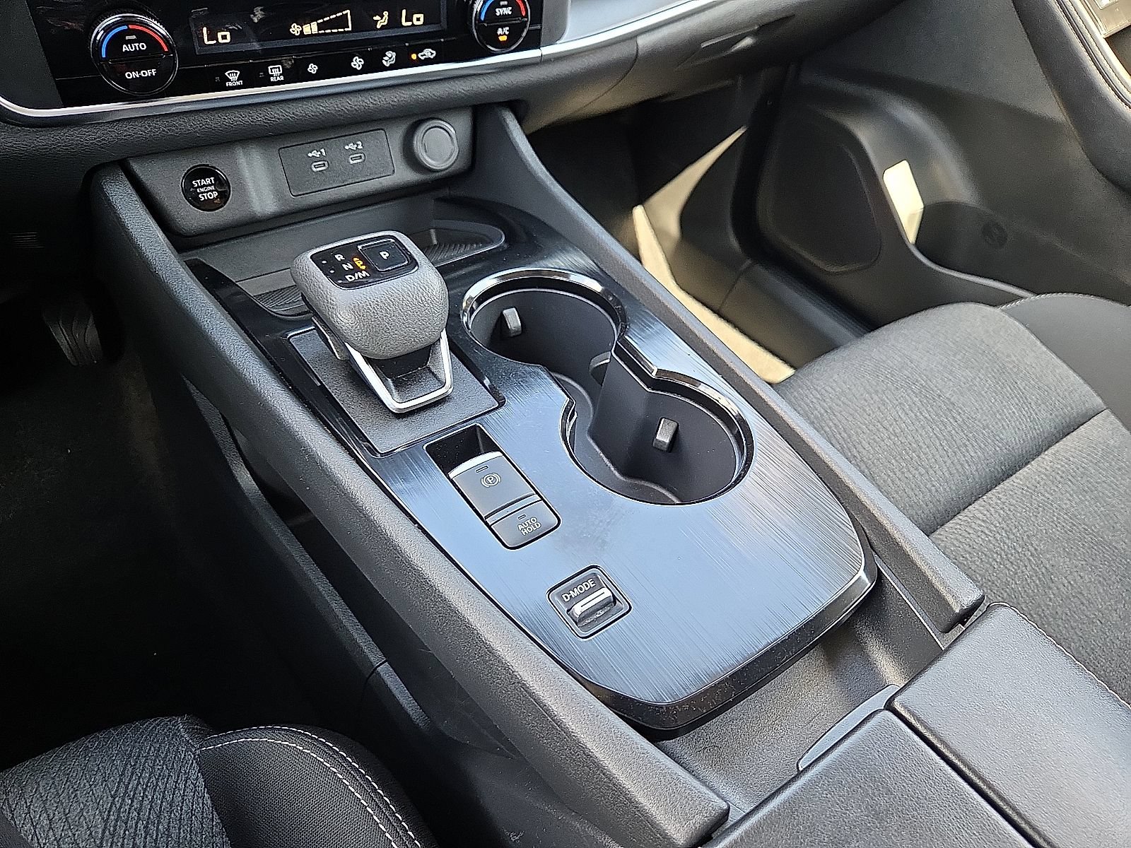 Used 2025 Nissan Rogue SV FWD image 25