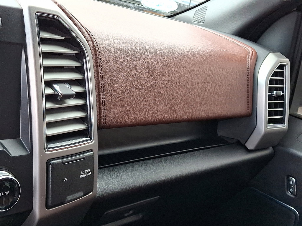 Used 2018 Ford F150 Platinum w/ Equipment Group 701A Luxury image 32