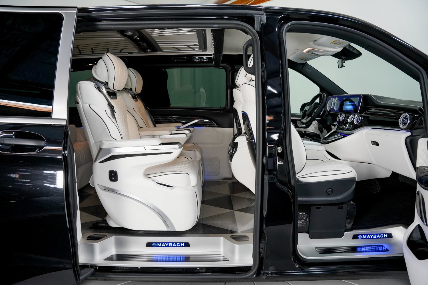 Used 2021 Mercedes-Benz Metris Passenger image 31