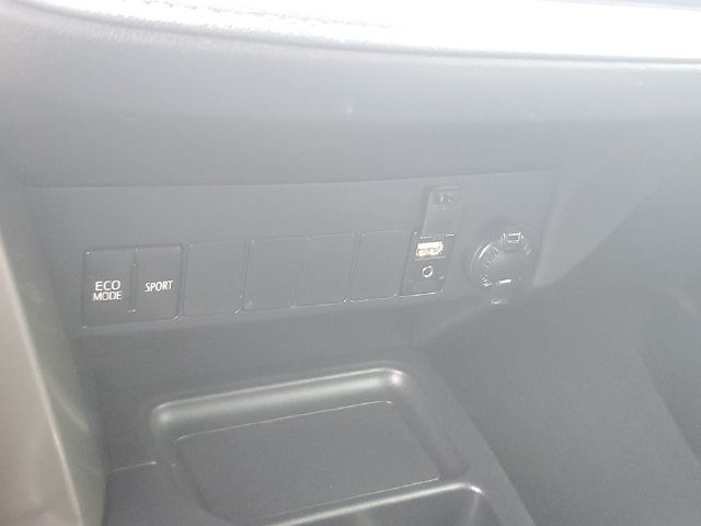 Used 2015 Toyota RAV4 LE FWD image 21