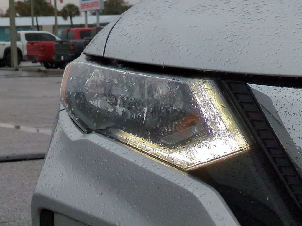 Used 2019 Nissan Rogue SV image 10