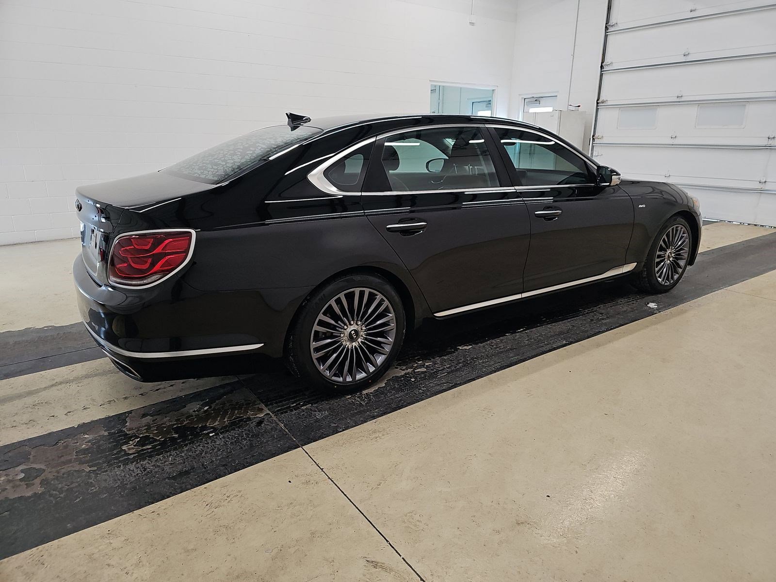 Used 2019 Kia K900 Luxury w/ VIP Package image 6