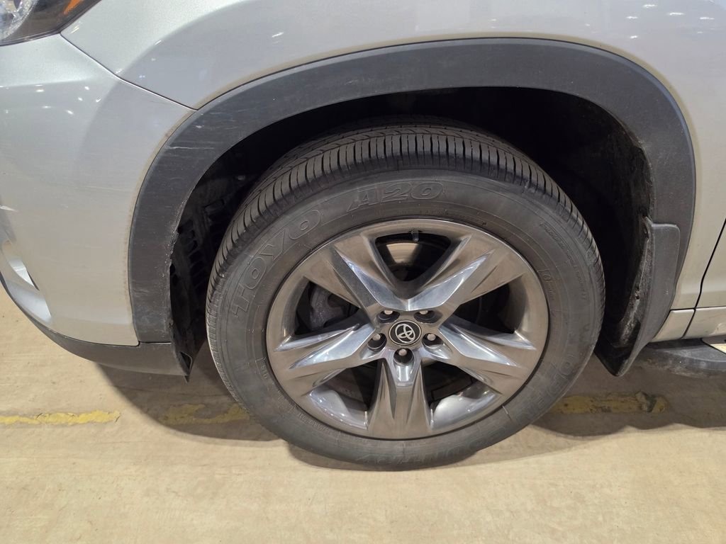 Used 2017 Toyota Highlander Limited Platinum AWD/4WD image 3