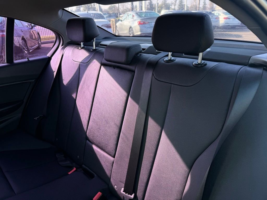 Used 2018 BMW 320i Sedan image 10