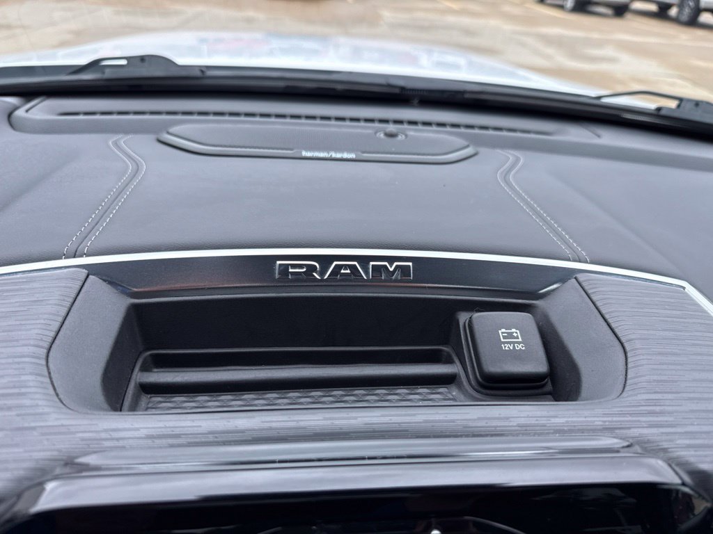 Used 2024 RAM 1500 Laramie AWD/4WD image 17