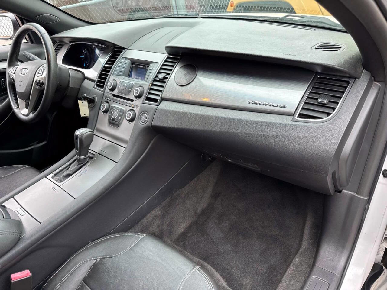 Used 2015 Ford Taurus SEL AWD/4WD image 7