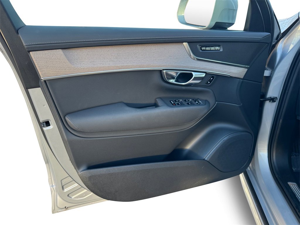 Certified 2025 Volvo XC90 B5 Plus image 10