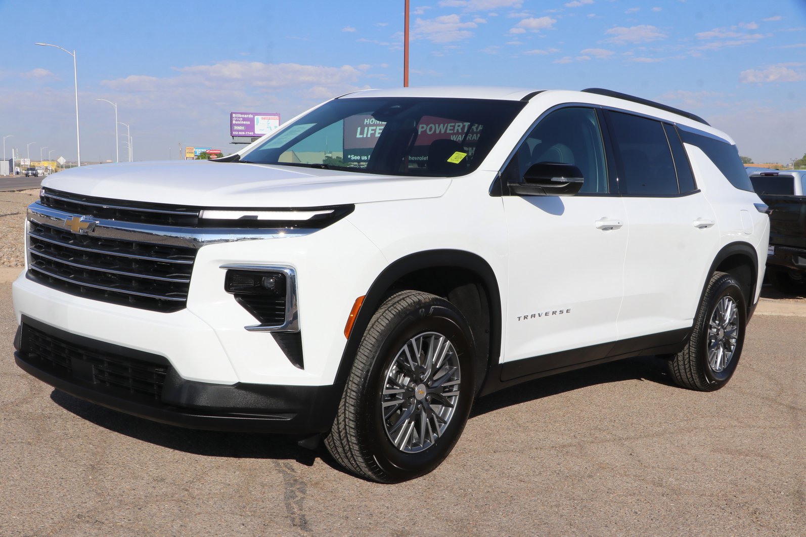 Used 2026 Chevrolet Traverse LT image 3