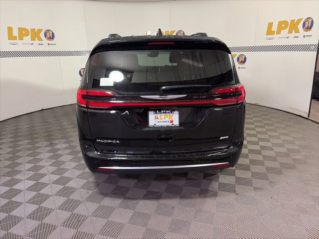 New 2026 Chrysler Pacifica Pinnacle image 3