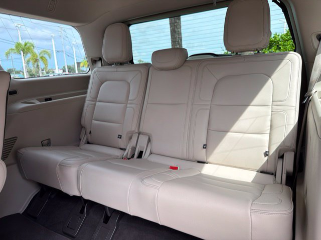 Used 2018 Lincoln Navigator Select w/ Technology Package AWD/4WD image 15