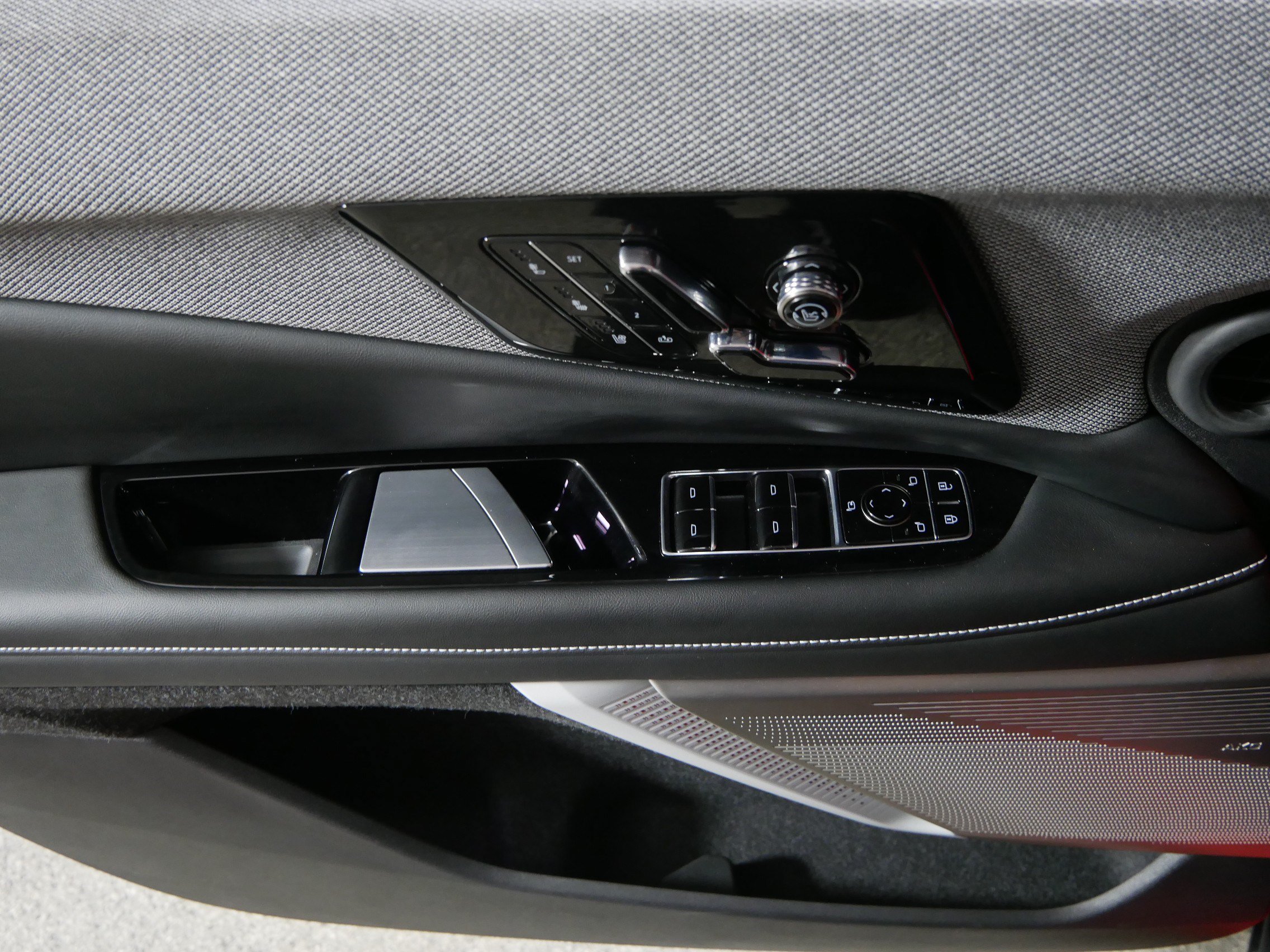 Used 2025 Cadillac Optiq Sport 2 AWD/4WD image 19