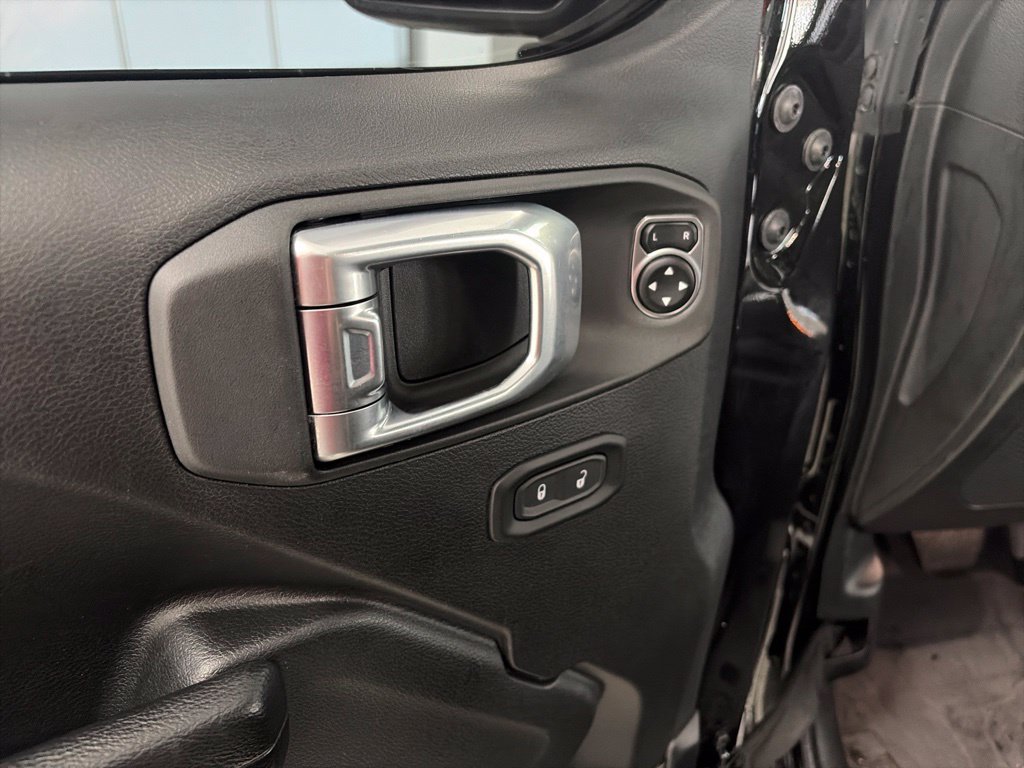Certified 2023 Jeep Gladiator Sport AWD/4WD image 17