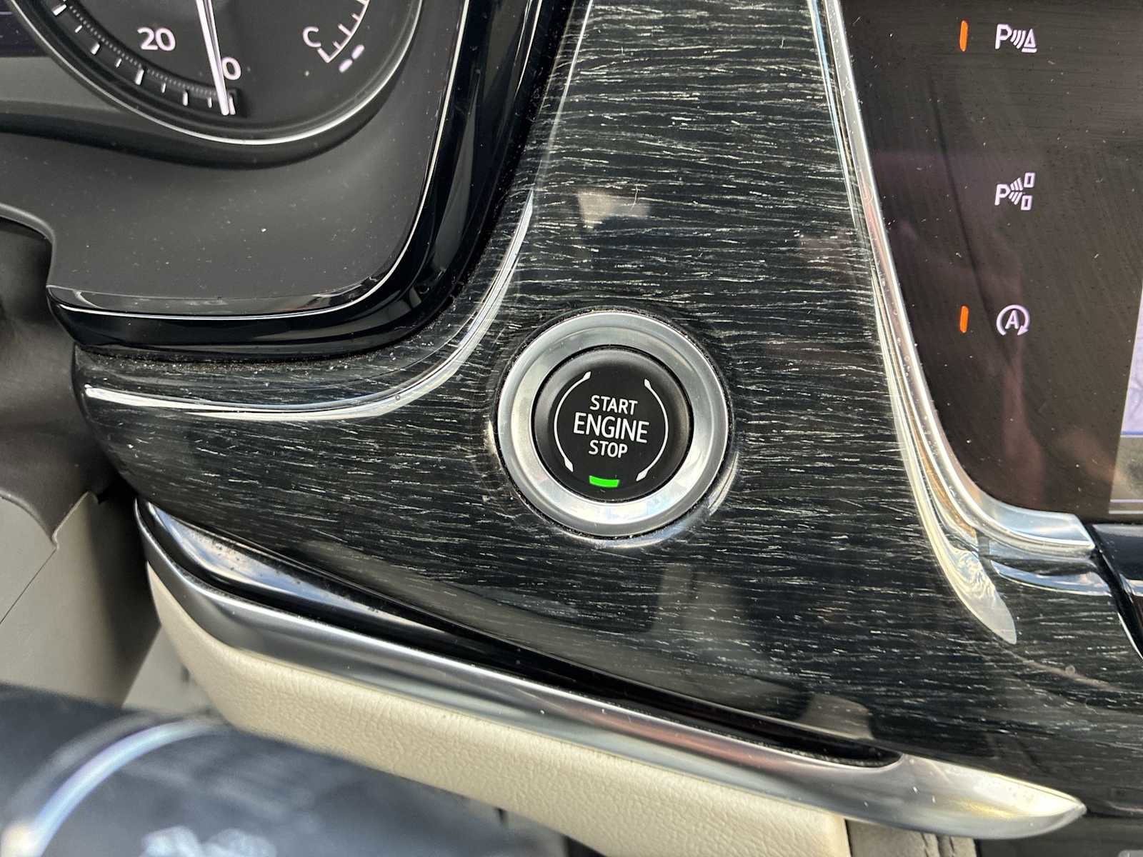 Used 2021 Cadillac XT6 Premium Luxury image 16