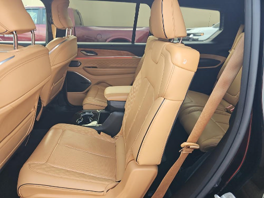 Certified 2025 Jeep Grand Cherokee L Summit AWD/4WD image 4