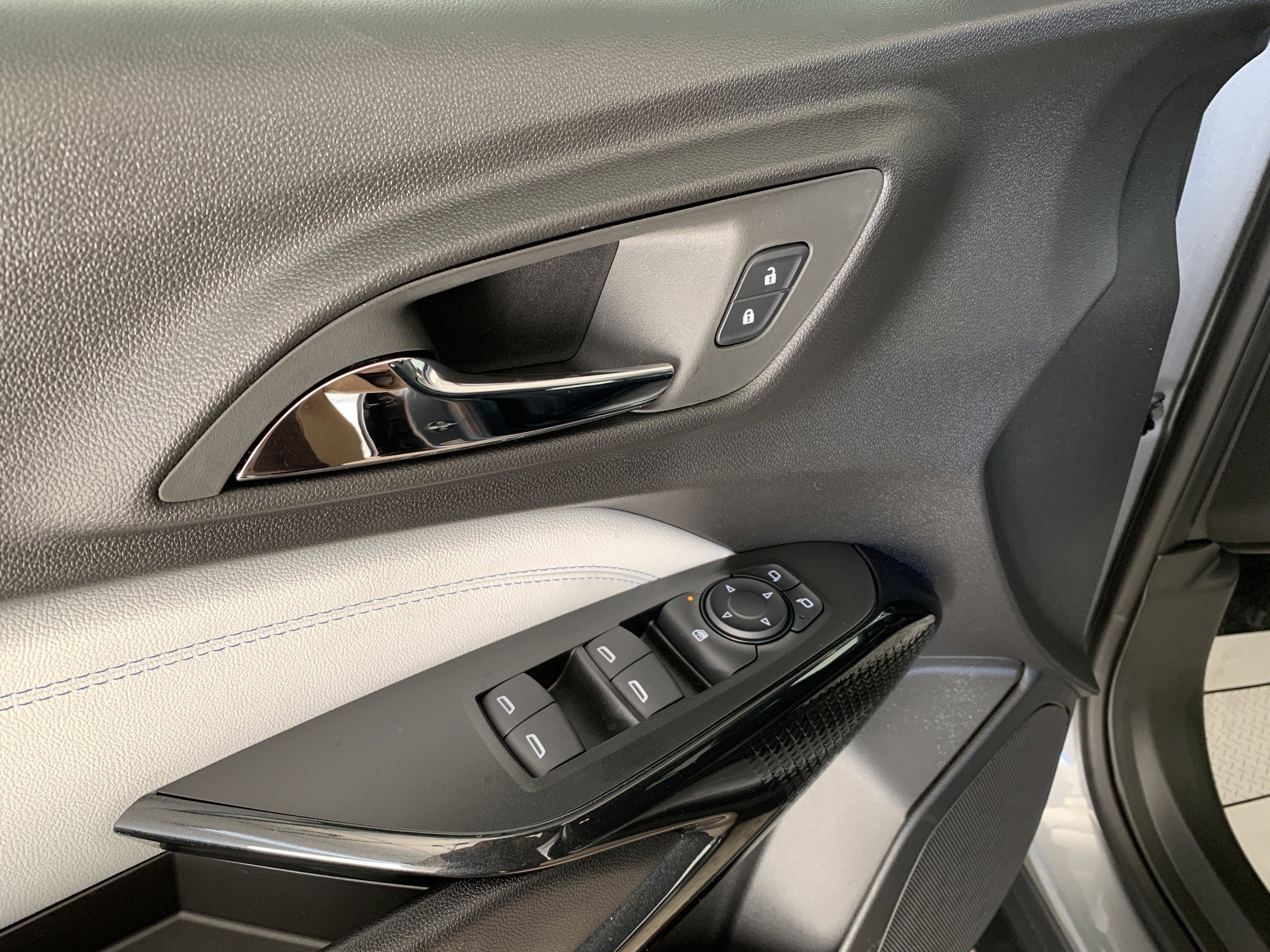 New 2026 Chevrolet Trax LT w/ Sunroof Package image 15