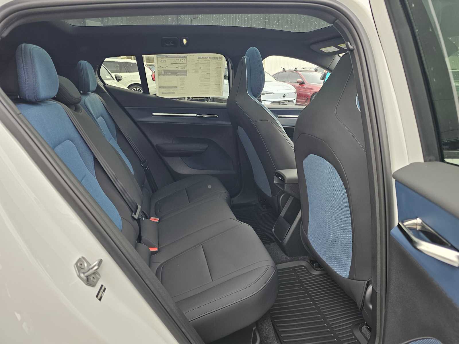 New 2026 Volvo EX30 Plus w/ Protection Package Premier image 11