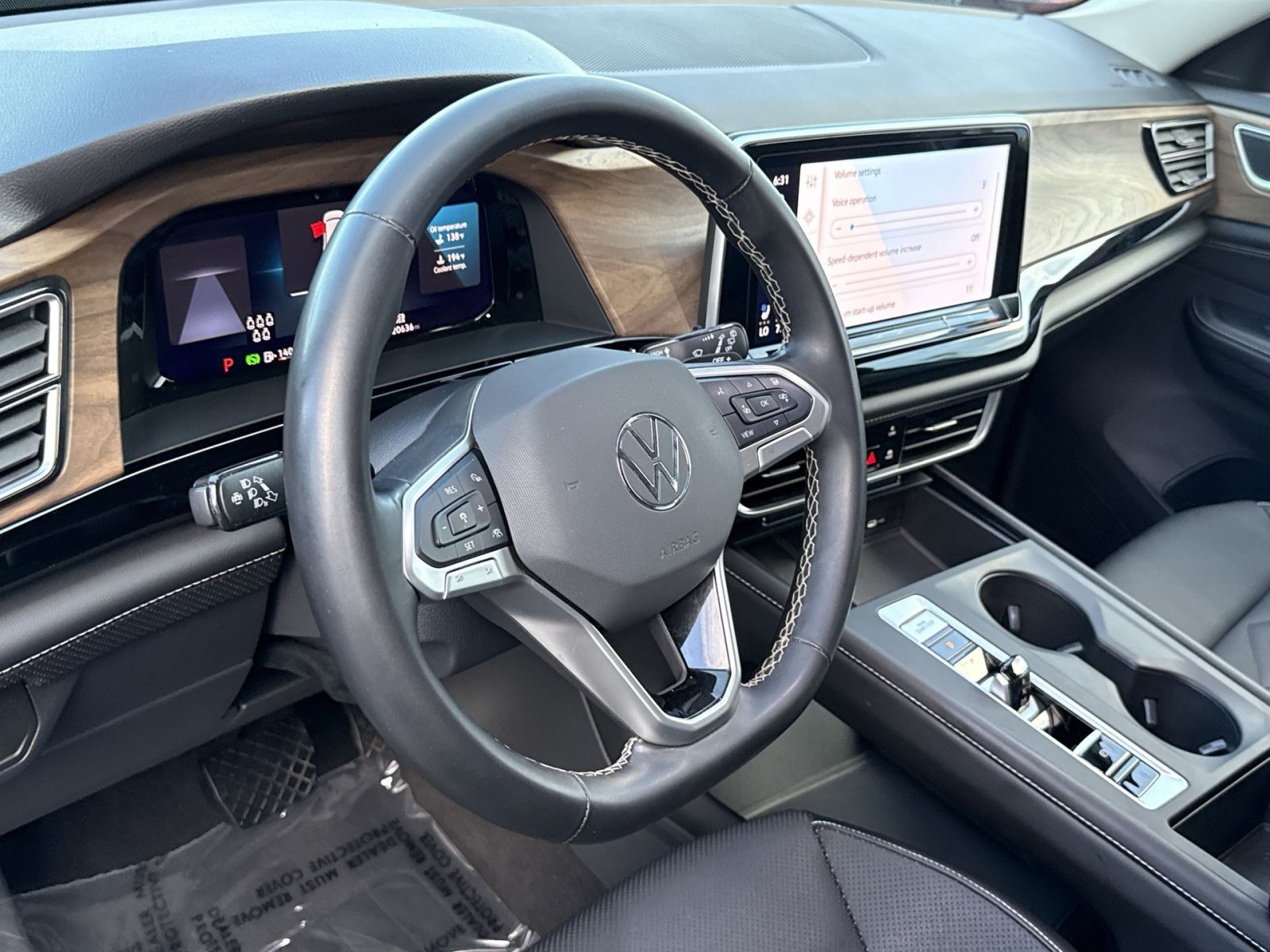 Used 2024 Volkswagen Atlas SE AWD/4WD image 16