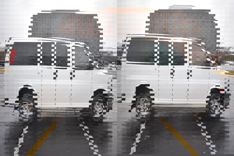 Used 2017 Chevrolet Express 2500 LT w/ LT Preferred Equipment Group image 8