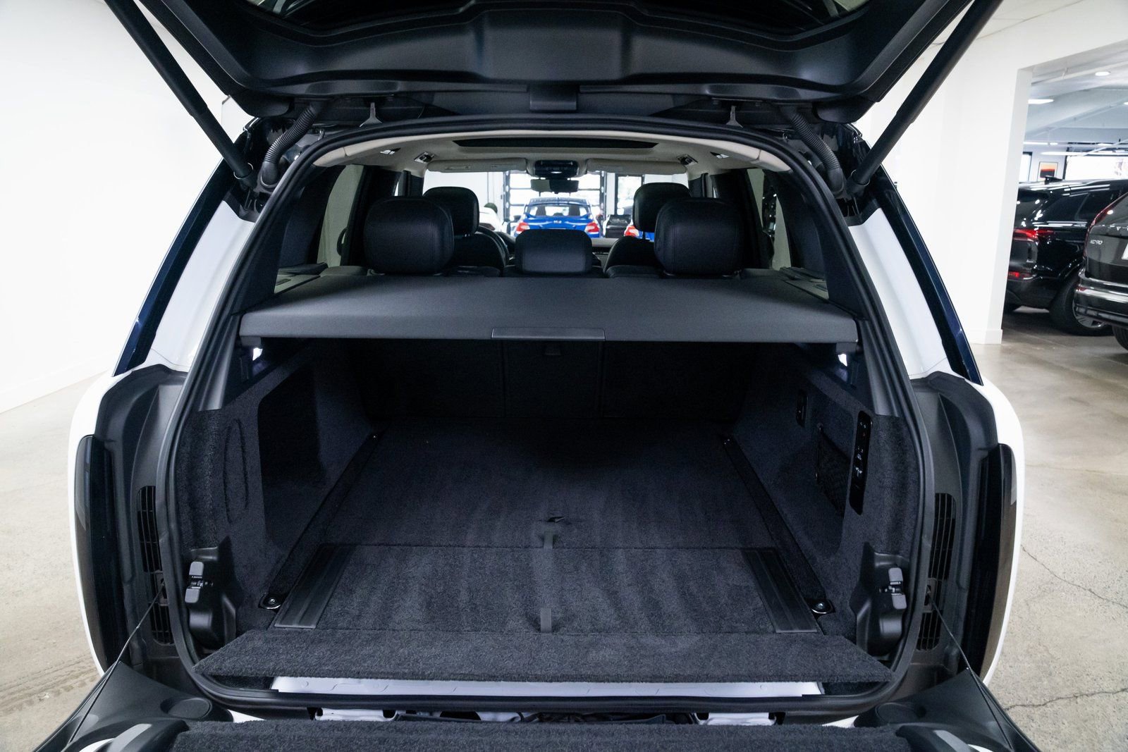 Used 2022 Land Rover Range Rover SE image 8