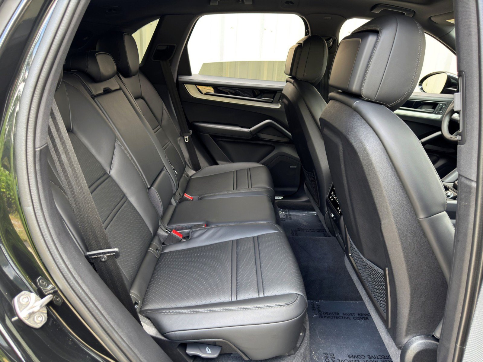 Used 2025 Porsche Cayenne S w/ Premium Package Plus AWD/4WD image 40