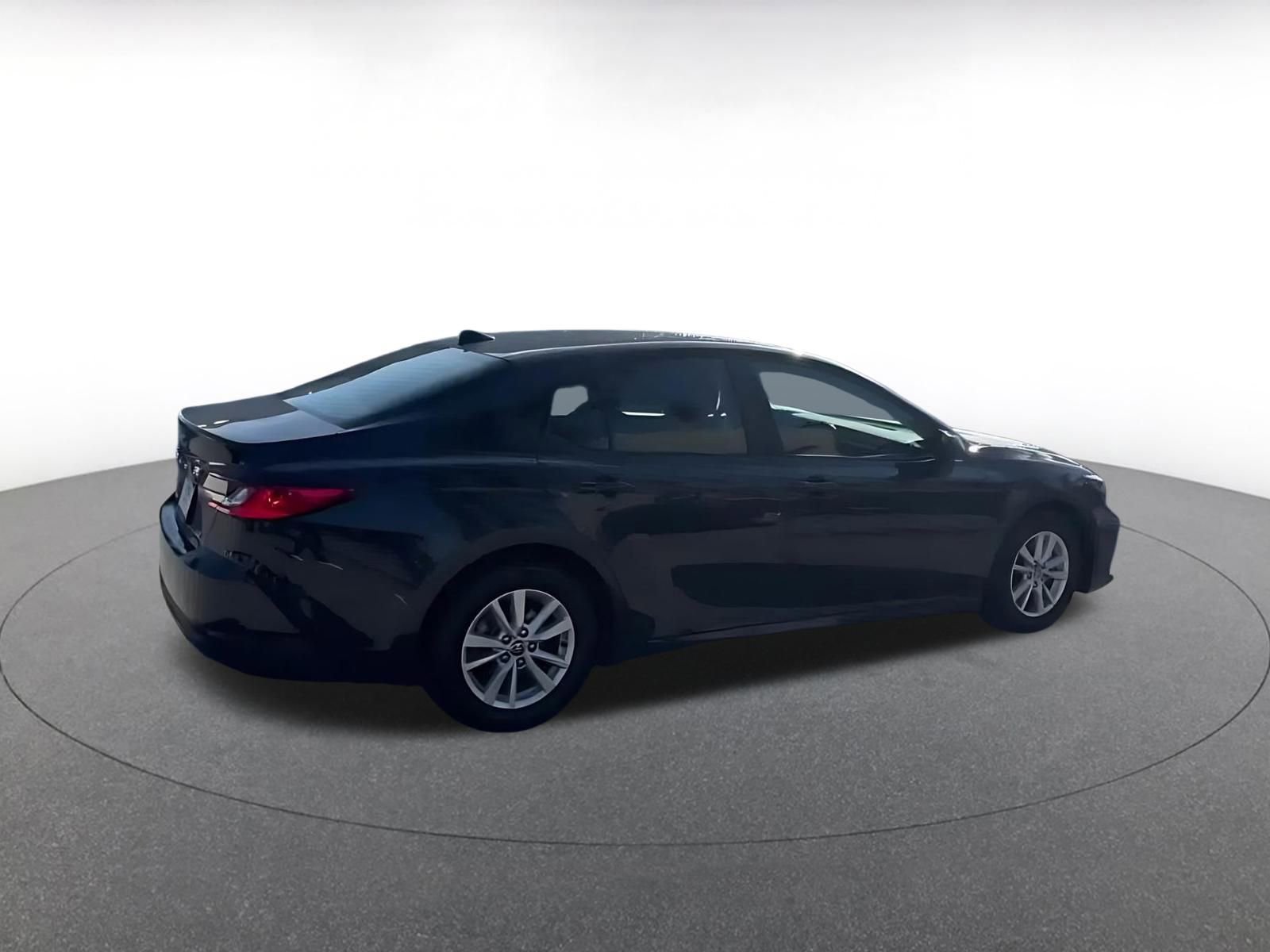 Used 2025 Toyota Camry LE image 15