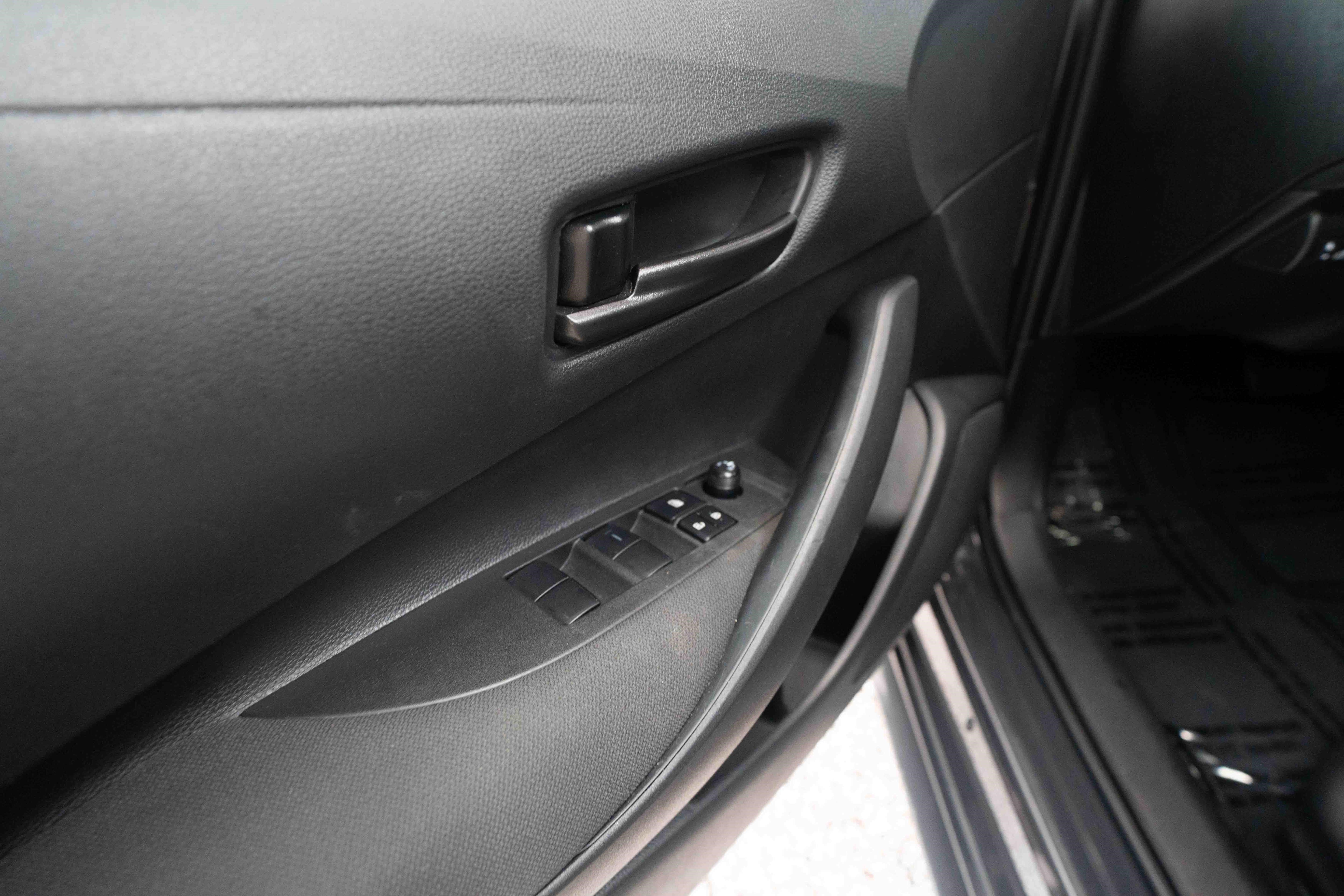 Used 2025 Toyota Corolla LE FWD image 7