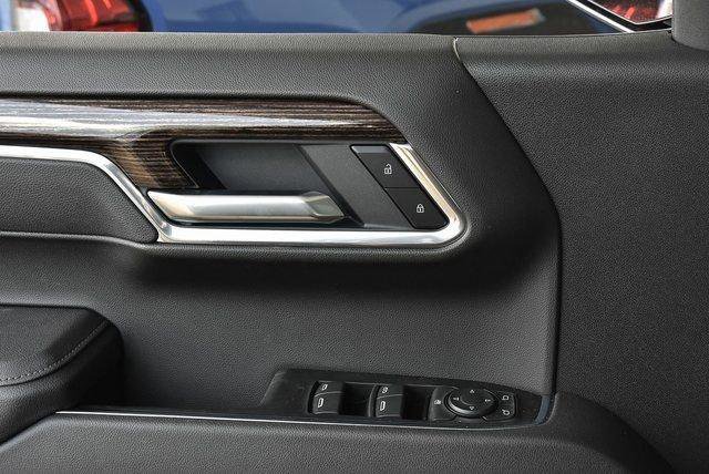 New 2025 GMC Sierra 1500 SLE w/ Preferred Package image 16