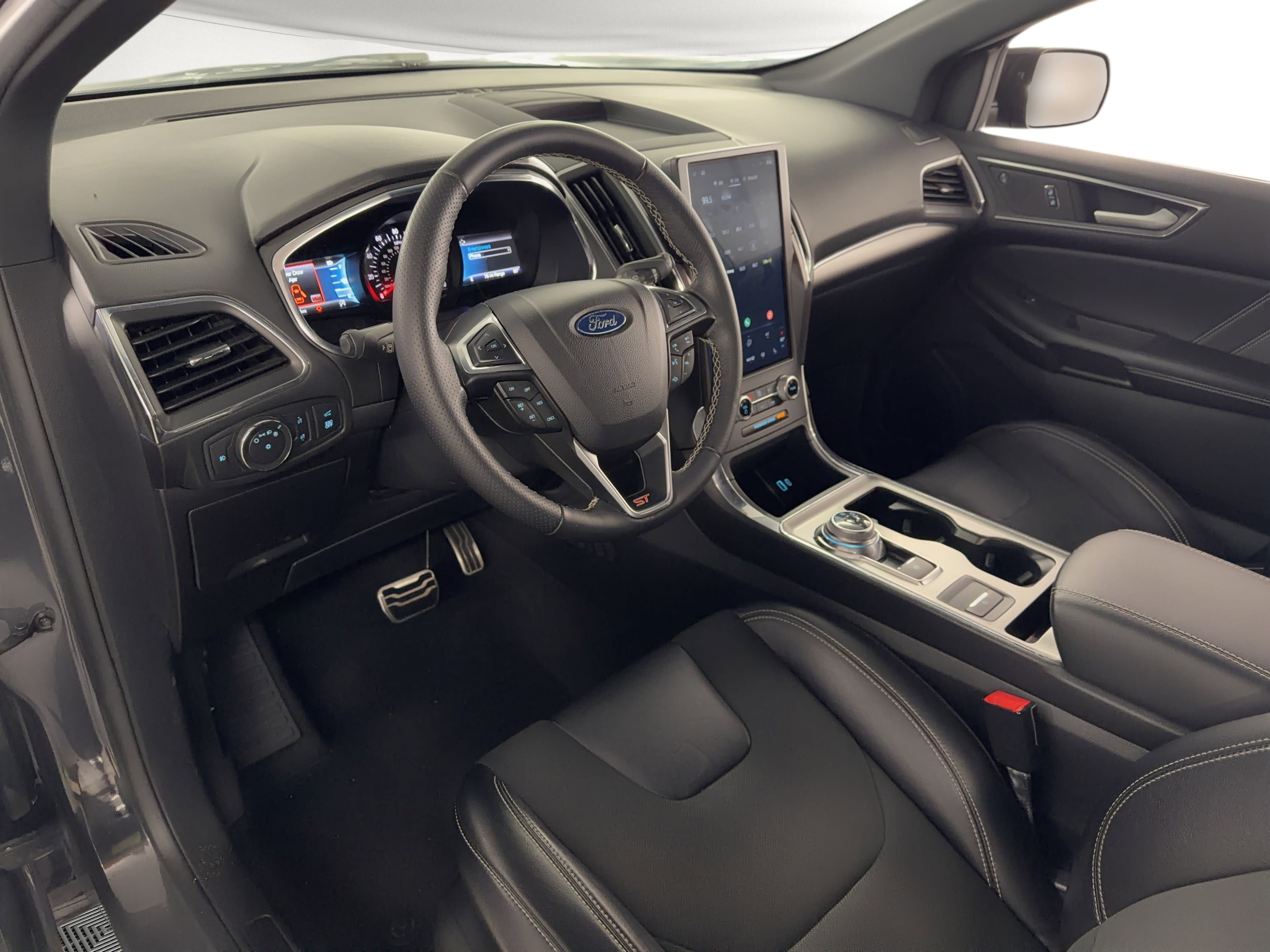 Used 2021 Ford Edge ST image 4