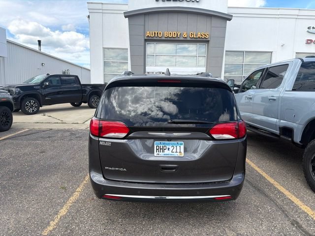 Used 2018 Chrysler Pacifica Touring-L Plus w/ Advanced Safetytec Group FWD image 6