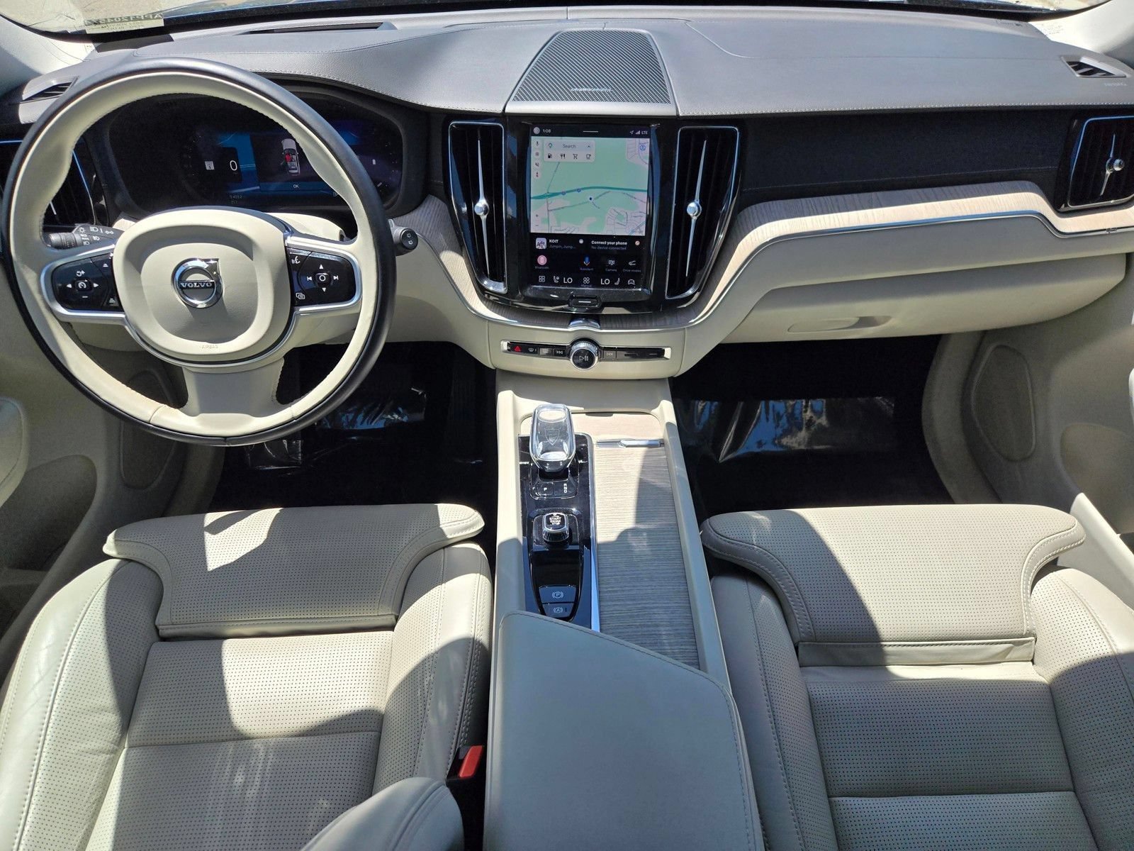 Used 2023 Volvo XC60 B5 Ultimate w/ Climate Package FWD image 13