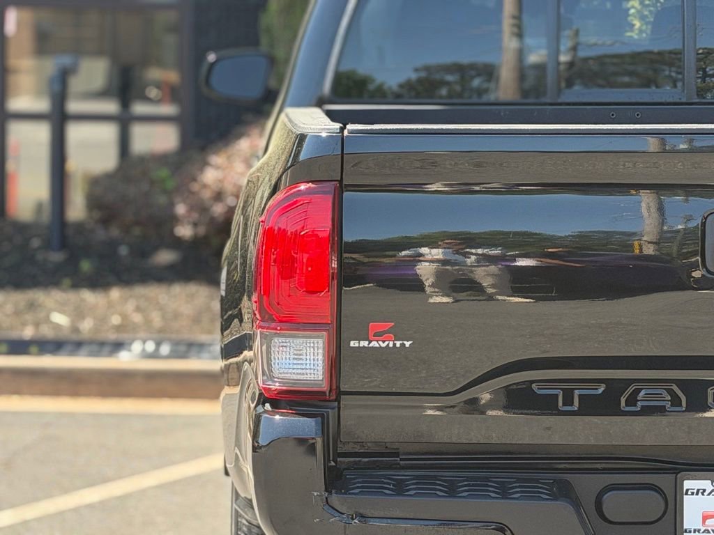 Used 2018 Toyota Tacoma SR RWD image 15