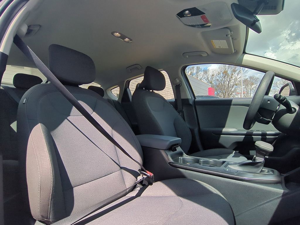 Used 2025 Kia K4 LXS image 30