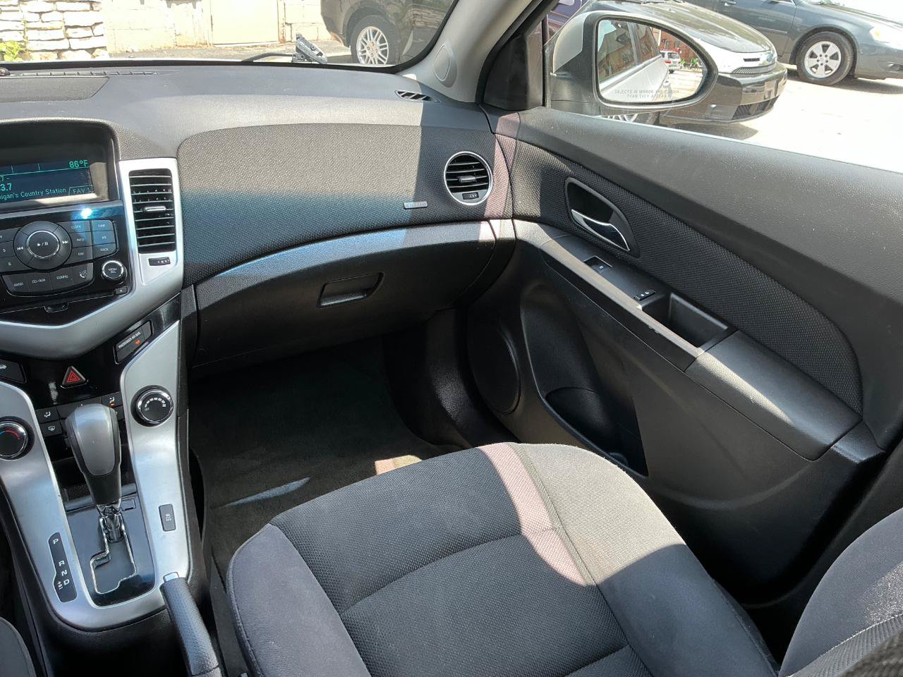 Used 2015 Chevrolet Cruze LT FWD image 17