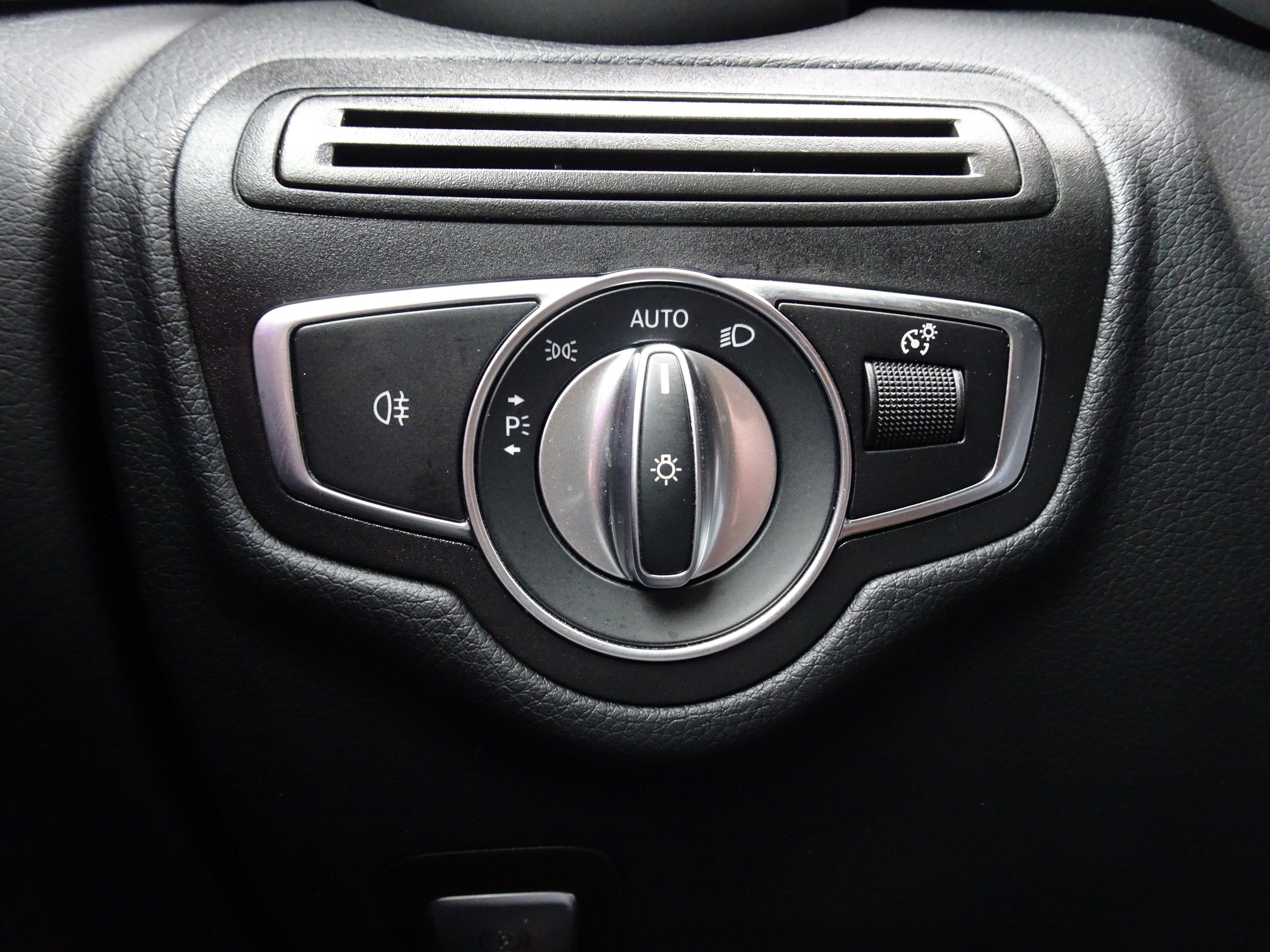 Used 2021 Mercedes-Benz GLC 300 GLC 300 image 34