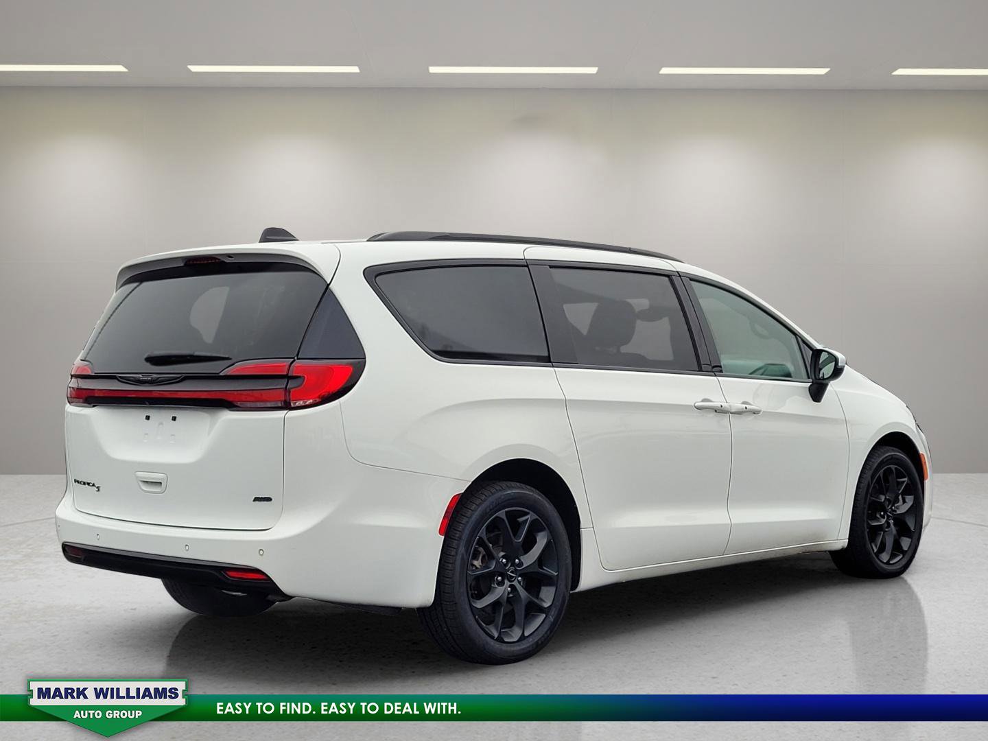 Used 2023 Chrysler Pacifica Touring-L w/ S Appearance Package image 8