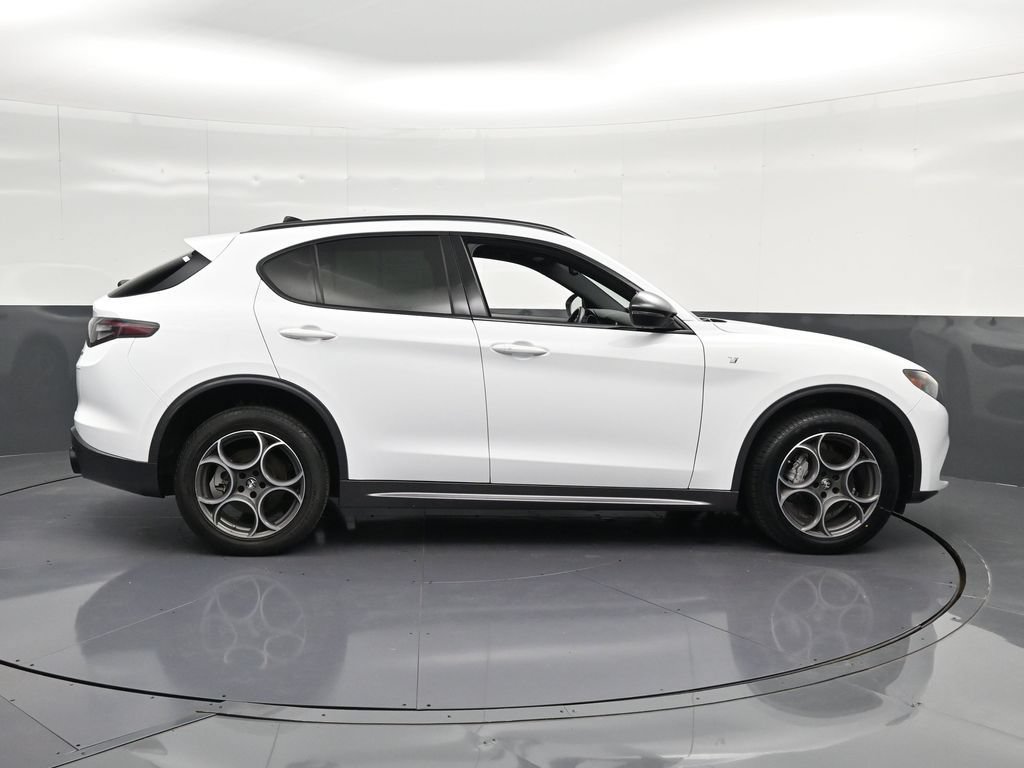 Used 2024 Alfa Romeo Stelvio Ti w/ Active Assist Plus Package AWD/4WD image 4