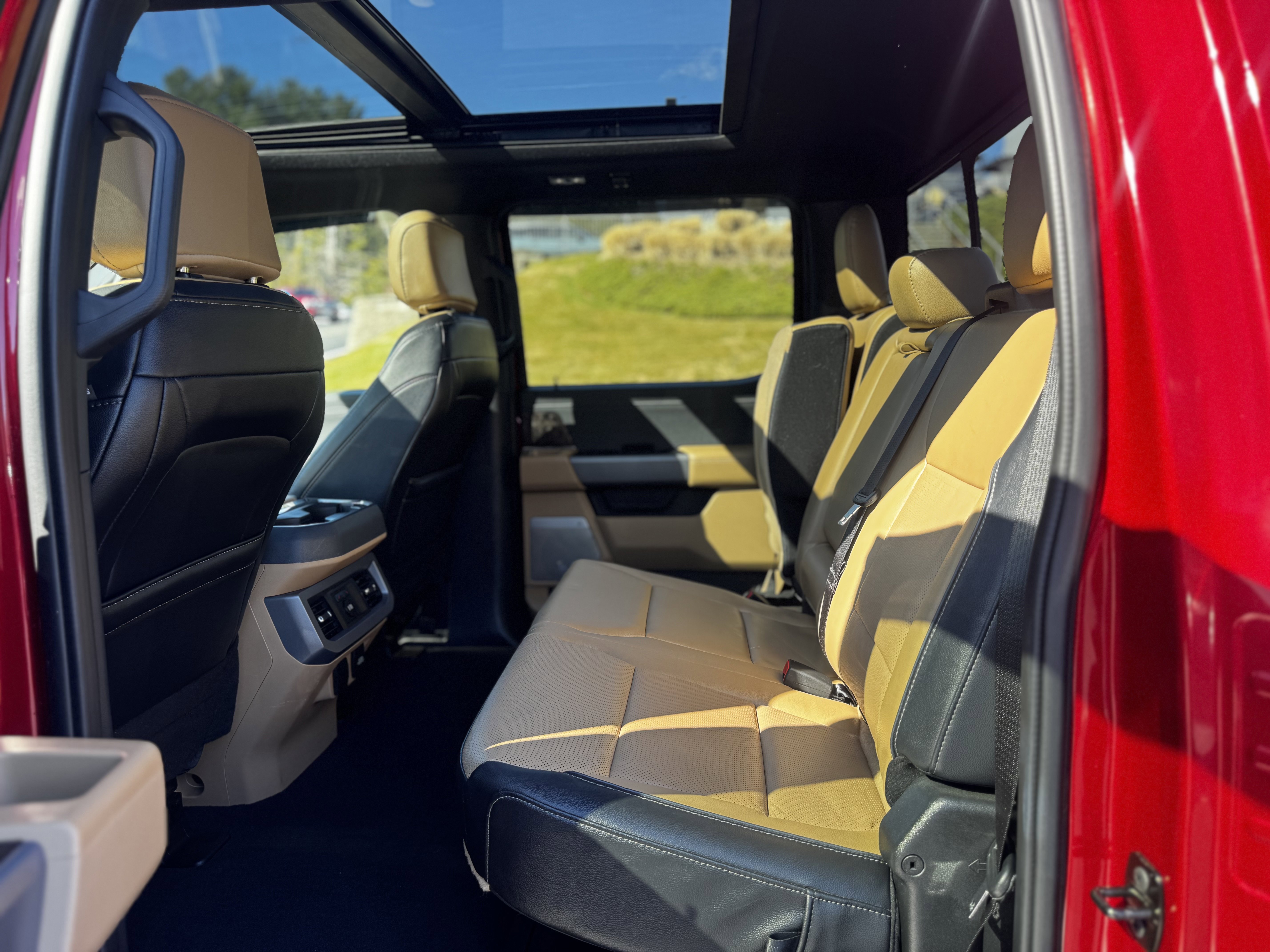 Used 2024 Ford F250 Lariat w/ Sport Appearance Package image 17