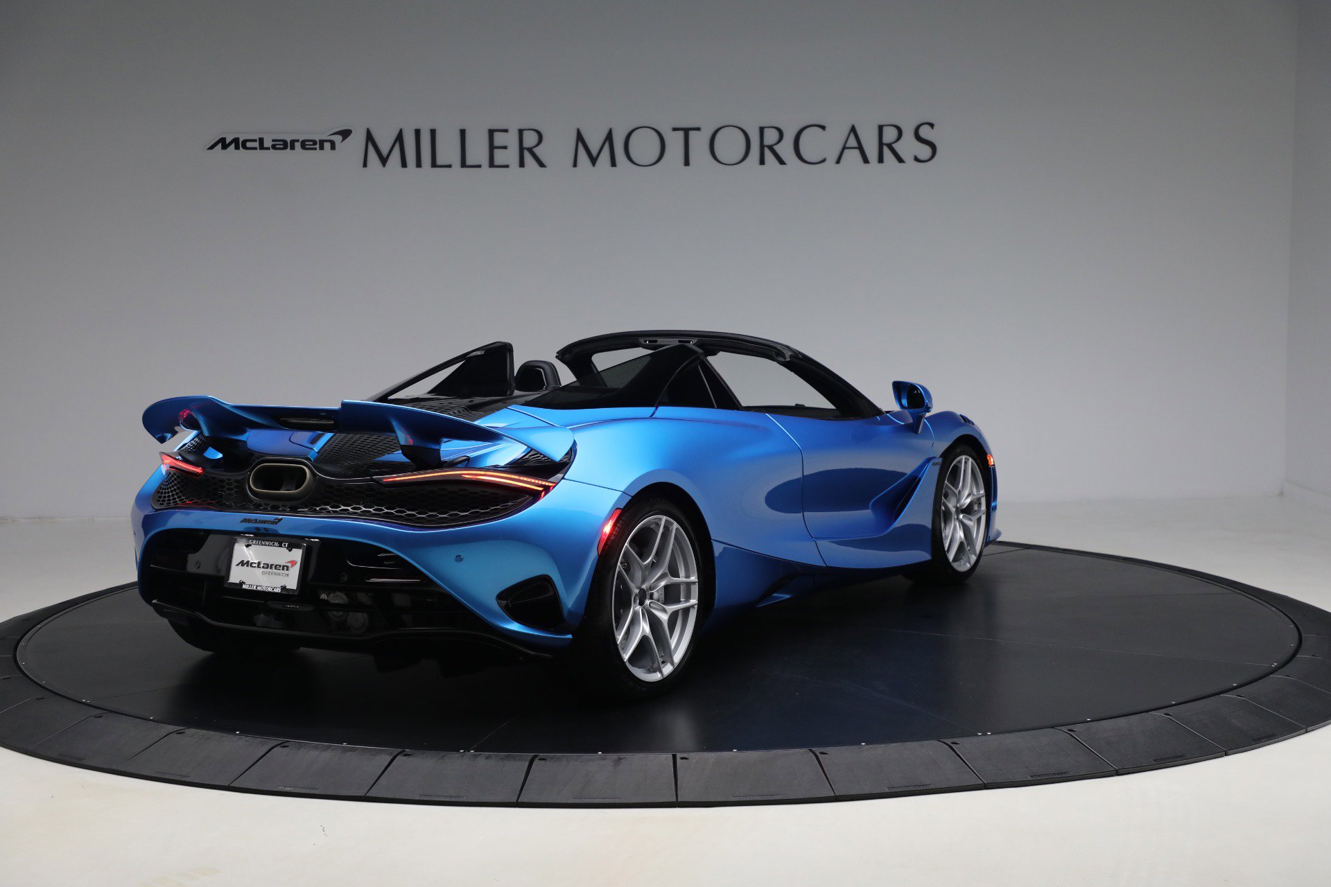 Used 2025 McLaren 750S Spider RWD image 8