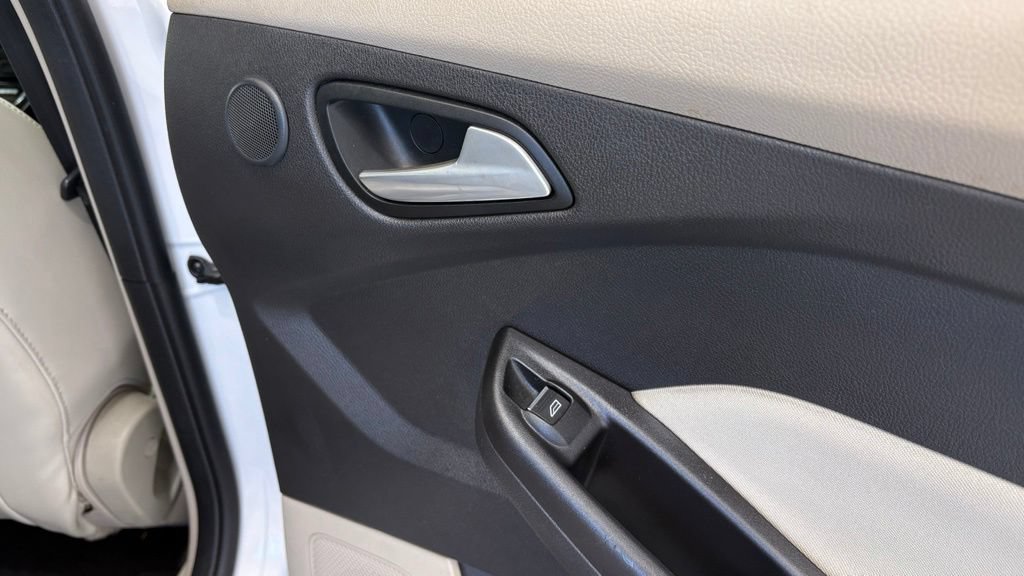 Used 2014 Ford Focus Electric Hatchback FWD image 25