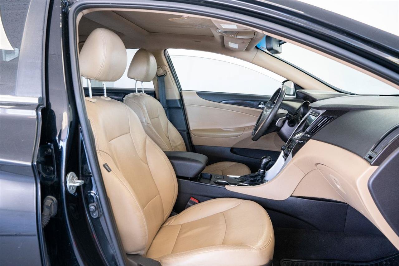 Used 2012 Hyundai Sonata Limited w/ Navigation Pkg FWD image 10