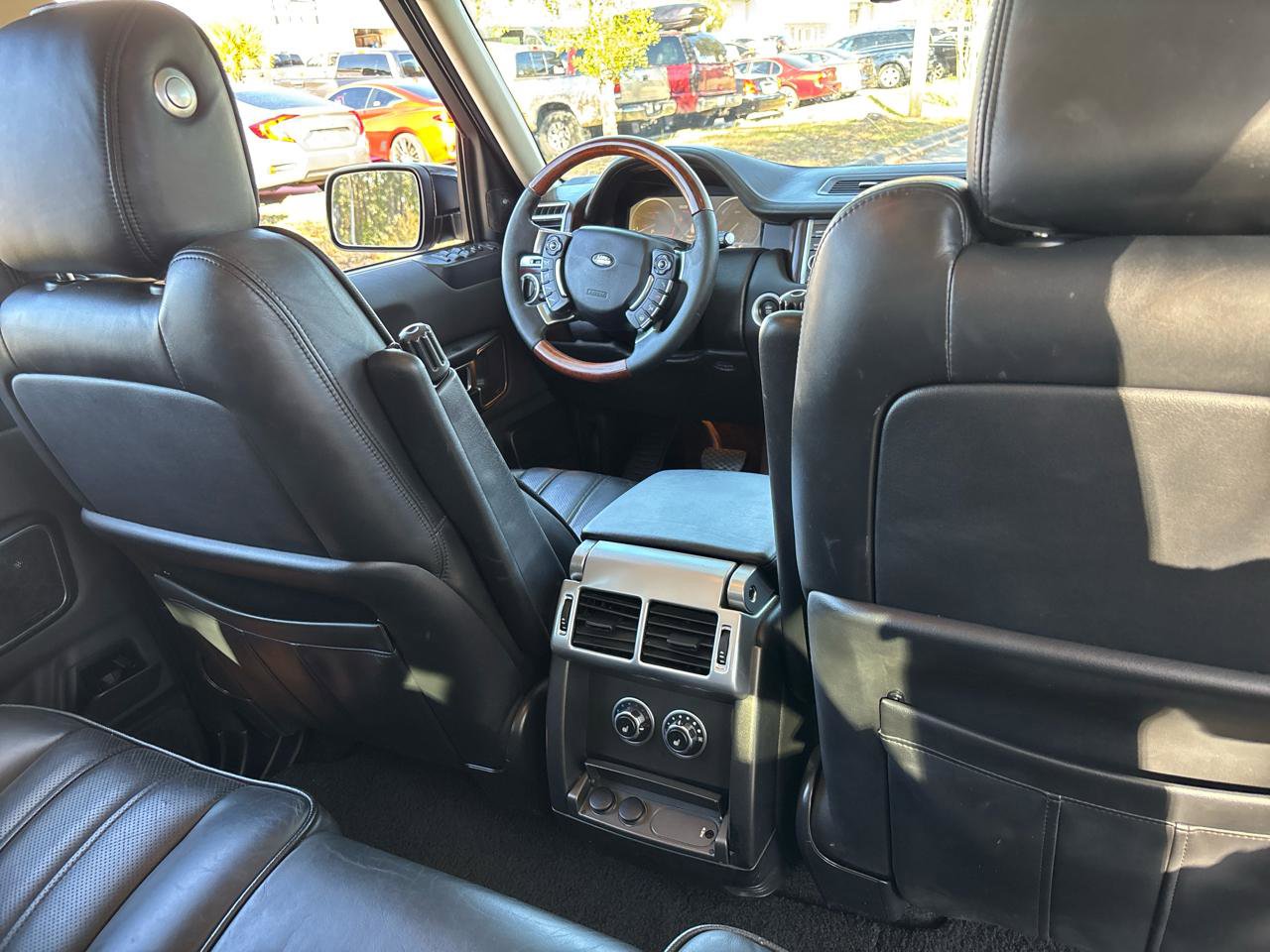 Used 2010 Land Rover Range Rover HSE image 26