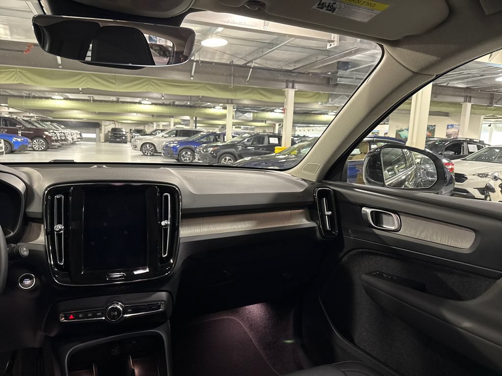 Used 2025 Volvo XC40 B5 Core AWD/4WD image 24