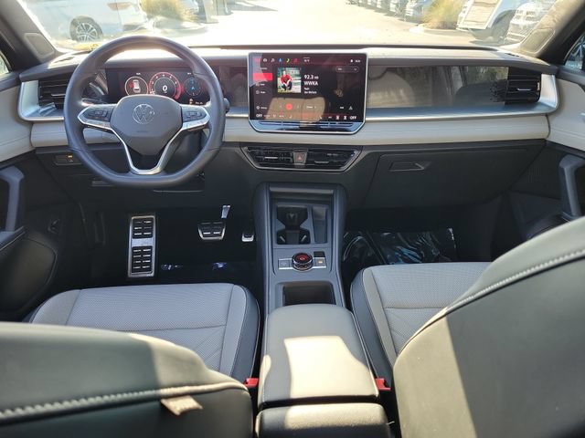 Certified 2025 Volkswagen Tiguan SE R-Line AWD/4WD image 14