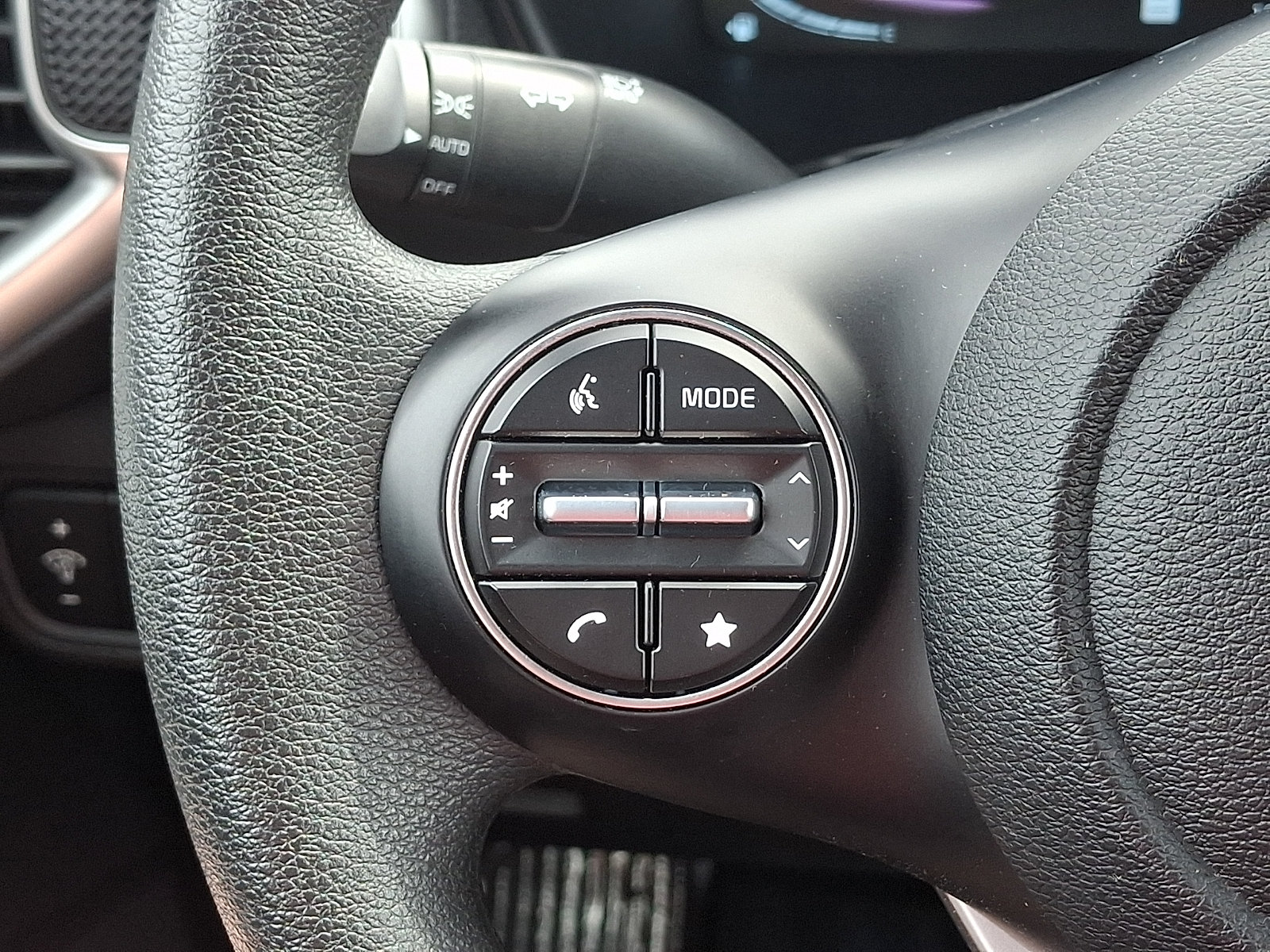 Certified 2025 Kia Soul LX w/ LX Technology Package FWD image 21