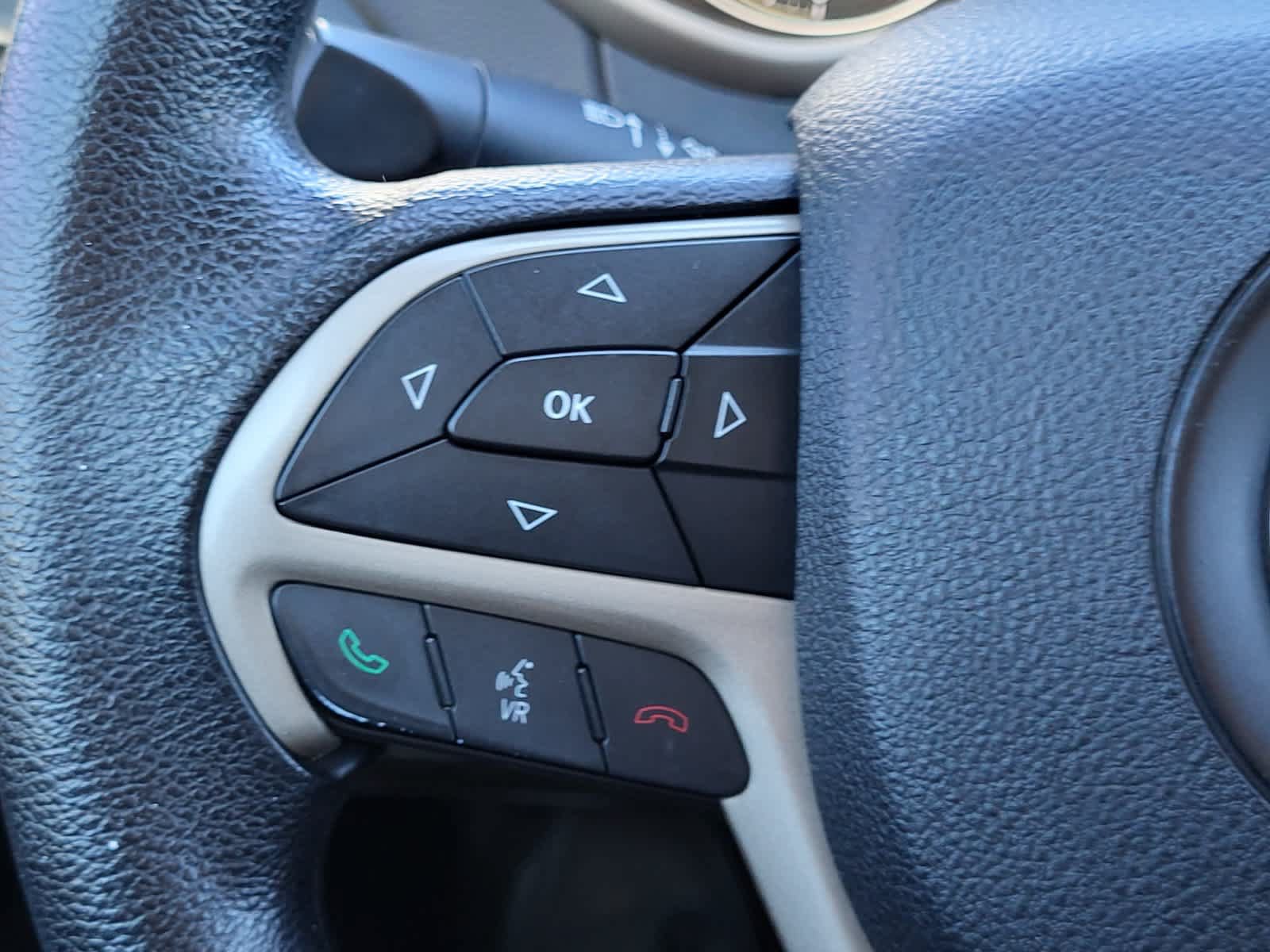 Used 2016 Jeep Cherokee Sport FWD image 16