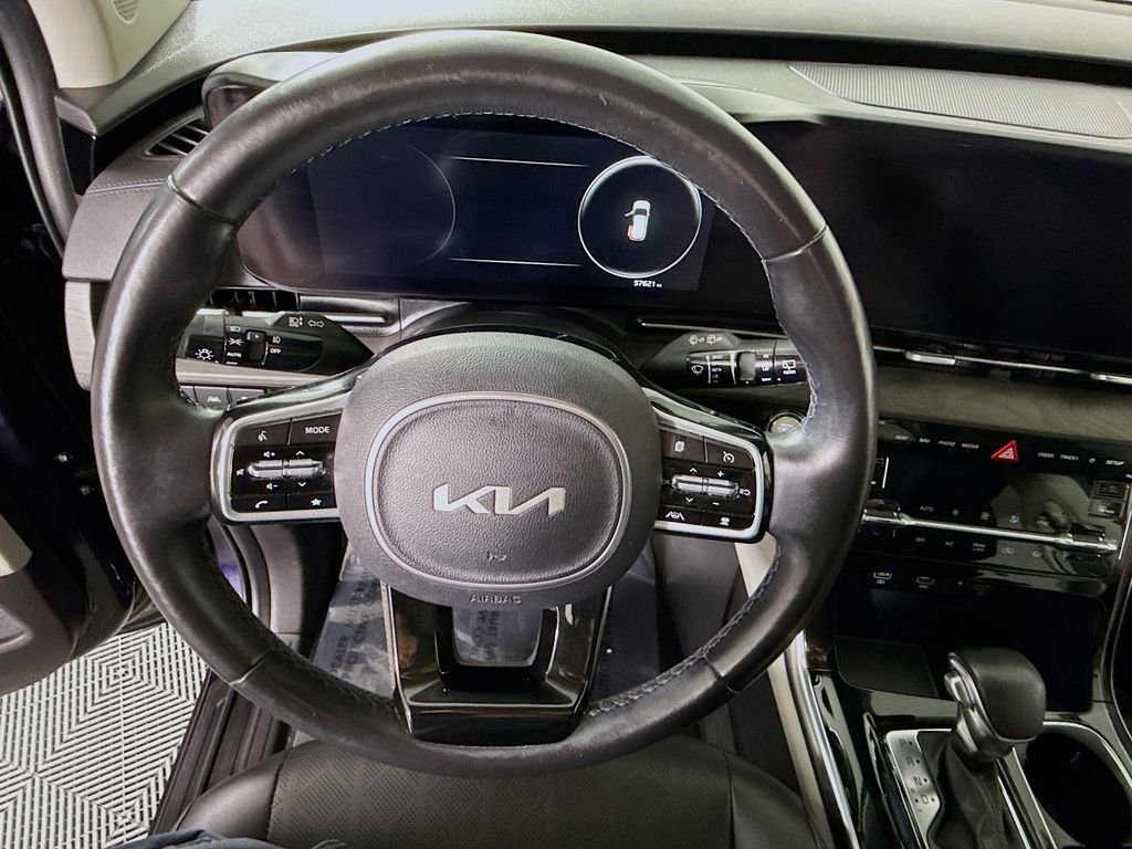 Used 2022 Kia Carnival EX image 20